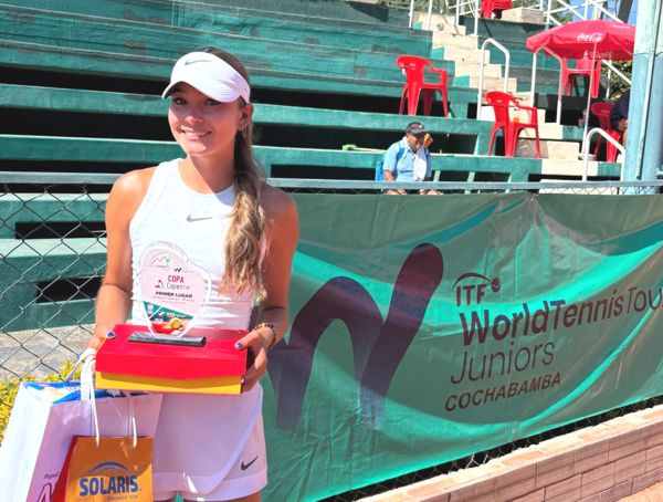 EMANUELA LARES SE CONSAGRÓ CAMPEONA DEL J100 COCHABAMBA