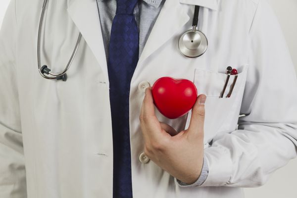 LOS MEDICAMENTOS Y LOS HÁBITOS SALUDABLES: UNA DUPLA QUE PUEDE SALVAR MILES DE CORAZONES