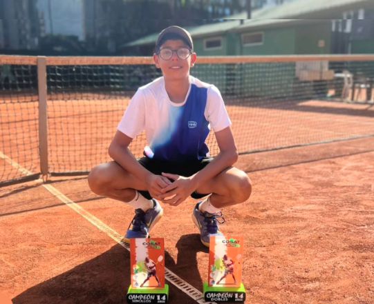 ALEJANDRO NIÑO SE QUEDÓ CON EL PRIMER LUGAR EN SENCILLOS Y DOBLES DE LA CATEGORÍA DE 14 AÑOS EN EL COSAT GRADO 3 PEREIRA