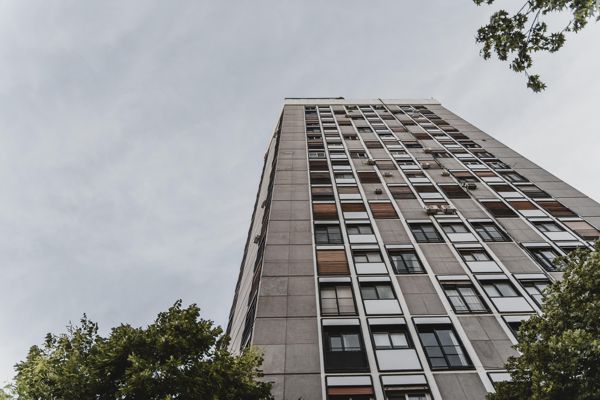 TOME NOTA DE LAS PEQUEÑAS RED FLAGS QUE DEBE TENER EN CUENTA AL MOMENTO DE ARRENDAR VIVIENDA