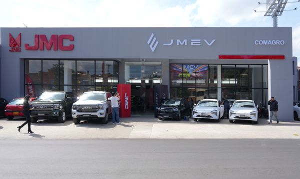 ASTARA INAUGURÓ SU PRIMER FLAGSHIP STORE JMEV Y REFORZÓ SU APUESTA POR LA MOVILIDAD ELÉCTRICA