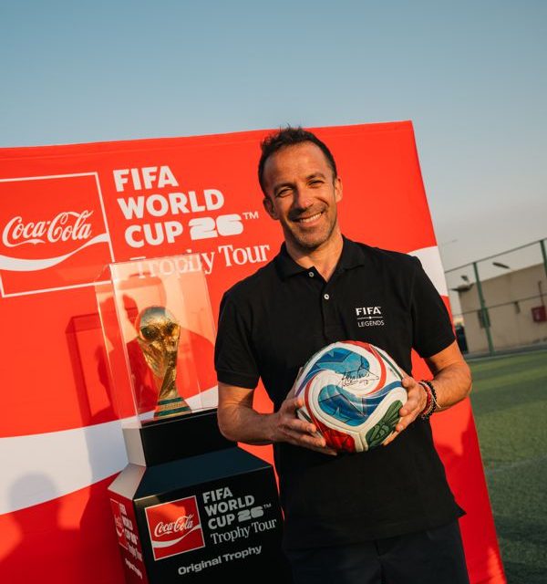 LAS LEYENDAS QUE HAN ACOMPAÑADO EL TOUR DEL TROFEO DE LA COPA MUNDIAL DE LA FIFA™, PRESENTADO POR COCA-COLA DESPIERTAN EXPECTATIVA RUMBO A COLOMBIA
