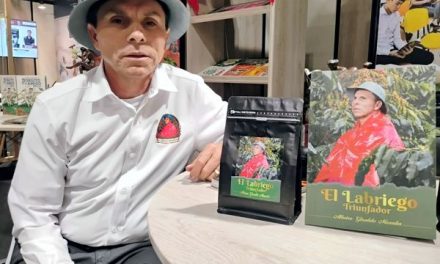 EN LA FILBO ESTÁ PRESENTE ALBEIRO GIRALDO, CON SU LIBRO “EL LABRIEGO TRIUNFADOR”, LA VIDA DE UN CAMPESINO NARRADA POR ÉL MISMO