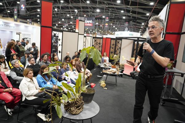 INTERZUM BOGOTA 2026 LLEVÓ EL BOSQUE A CORFERIAS CON “CATA DE ÁRBOLES”, UNA EXPERIENCIA SENSORIAL ALREDEDOR DE LA MADERA Y LA NATURALEZA
