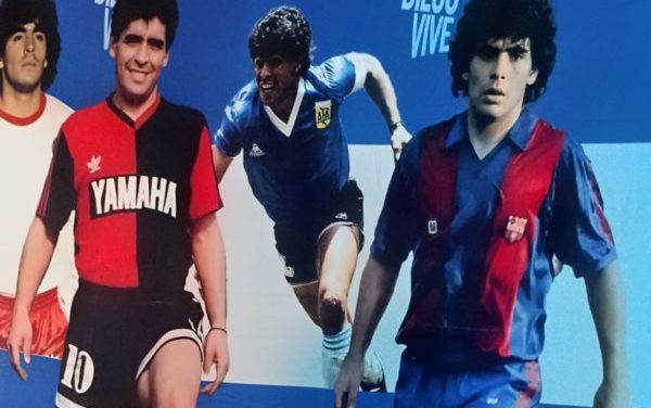 DESDE EL 21 DE MAYO HASTA EL 20 DE JULIO, EL CENTRO COMERCIAL PLAZA CENTRAL ABRE SUS PUERTAS A LA EXPOSICIÓN “MARADONA VIVE”