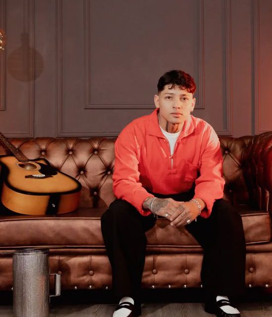 EROS REVIVE EL CLÁSICO “TE HE PROMETIDO” EN VERSIÓN CUMBIA Y PRESENTA EL PRIMER ADELANTO DE SU NUEVO ÁLBUM CLOSE FRIENDS.
