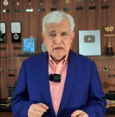 JORGE BARÓN LE OFRECE SU HISTÓRICA “PATADITA DE LA BUENA SUERTE” A COLOMBIA Y LANZA ADVERTENCIA: “PODRÍA SER LA ÚLTIMA”