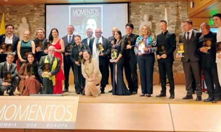 VII CEREMONIA DE LA ENTREGA DE LOS PREMIOS AL MÉRITO DE LA REVISTA MOMENTOS