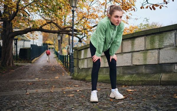 ¿SE AGITA AL CAMINAR? GUÍA PRÁCTICA PARA MEJORAR SU CAPACIDAD RESPIRATORIA CON EJERCICIO SUAVE