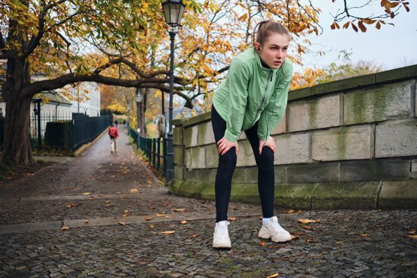 ¿SE AGITA AL CAMINAR? GUÍA PRÁCTICA PARA MEJORAR SU CAPACIDAD RESPIRATORIA CON EJERCICIO SUAVE