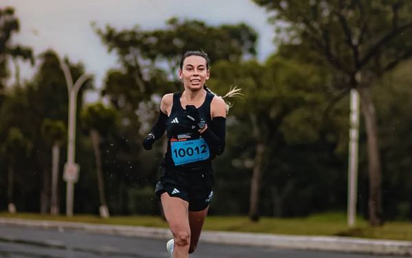 LAURA ESPINOSA SE CONSAGRÓ CAMPEONA EN LOS 21K DE LA MARATON DE PORTO ALEGRE BRASIL