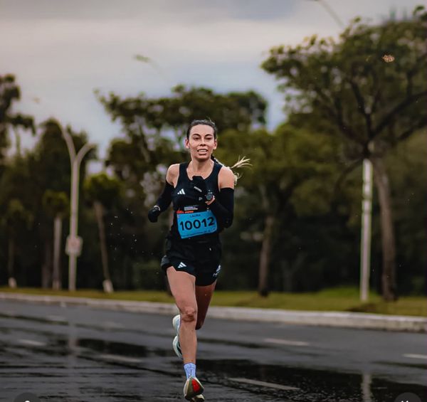 LAURA ESPINOSA SE CONSAGRÓ CAMPEONA EN LOS 21K DE LA MARATON DE PORTO ALEGRE BRASIL