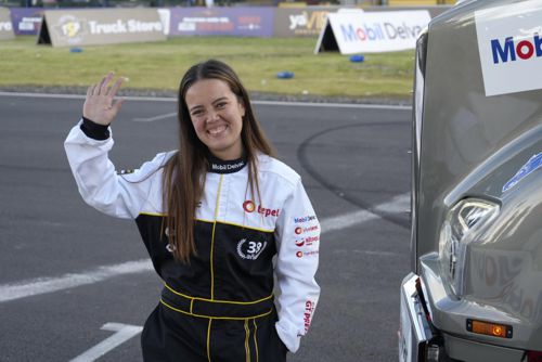 JULIANA CASTELBLANCO, PRIMERA CAMPEONA DE LA COPA FEMENINA MOBIL DELVAC EN EL INICIO DEL 38° GRAN PREMIO MOBIL DELVAC™ DE TRACTOMULAS