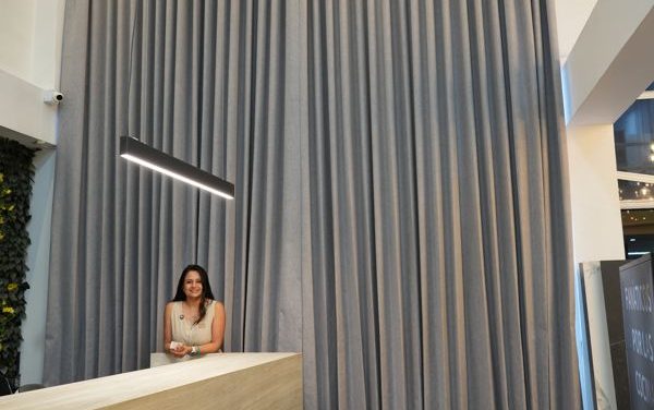 EL RUIDO DE LA CIUDAD CAMBIA LA FORMA DE DISEÑAR LOS HOGARES: LAS VENTANAS AHORA SON ALIADAS DEL BIENESTAR