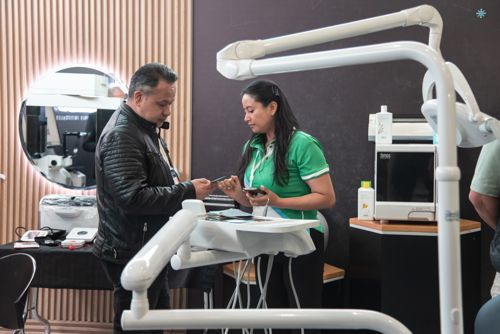 DE LA RESTAURACIÓN TARDÍA A LA ODONTOLOGÍA PREDICTIVA: LA INTELIGENCIA ARTIFICIAL Y LOS MATERIALES BIOACTIVOS LLEGAN A ODONTOTECH 2026