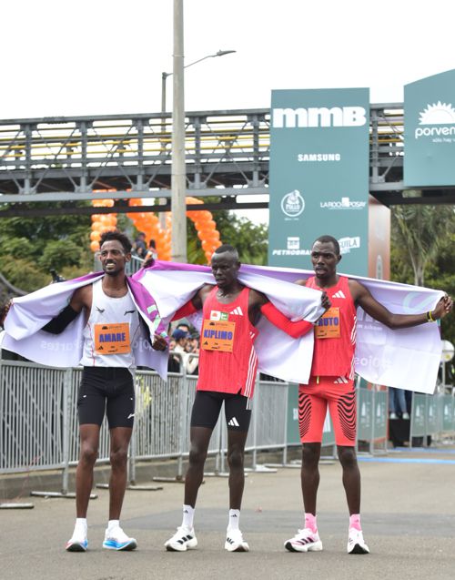 SECRETOS DE LOS ATLETAS ÉLITE ANTES DE LA MEDIA MARATÓN DE BOGOTÁ