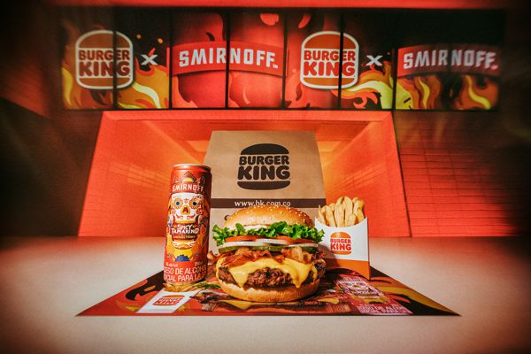 EL MOOD DE LA NOCHE SE DEFINE EN LA PREVIA: SMIRNOFF Y BURGER KING HACEN OFICIAL EL VERDADERO COMIENZO DE LA NOCHE
