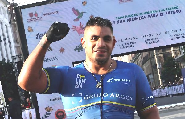 FRANCISCO SANCLEMENTE TERCERO EN LA MARATÓN DE CIUDAD DE MÉXICO 2026