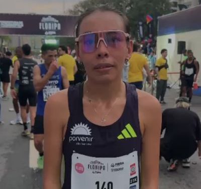LAURA ESPINOSA GANÓ LOS 21 KILÓMETROS DE LA MARATONA INTERNACIONAL DE FLORIPA