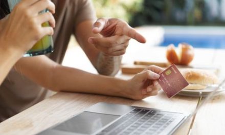PAGOS INSTANTÁNEOS VS. SISTEMAS OBSOLETOS, EL DILEMA DE LA BANCA QUE GASTA EL 70% DE SU PRESUPUESTO DIGITAL SOLO EN SEGUIR OPERANDO
