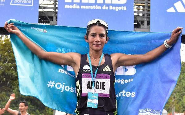 ANGIE ORJUELA SE CORONÓ CAMPEONA EN LA MEDIA MARATÓN DE PANAMÁ