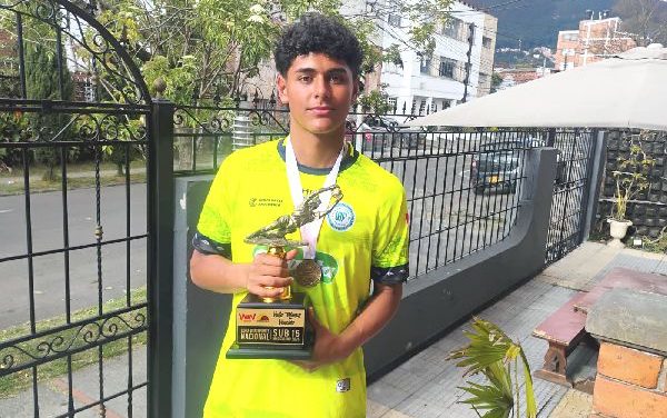 SAMUEL CARDONA CAMPEÓN Y GUANTE DE ORO DEL NACIONAL MASCULINO SUB-15