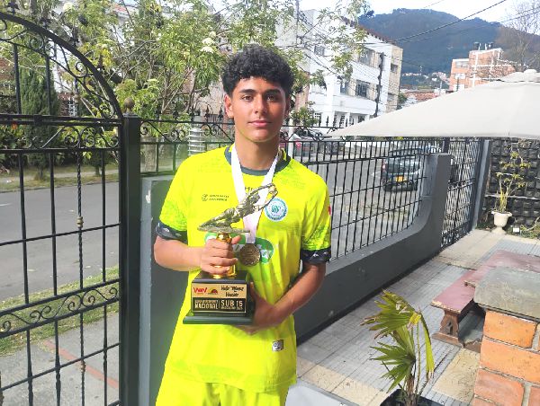 SAMUEL CARDONA CAMPEÓN Y GUANTE DE ORO DEL NACIONAL MASCULINO SUB-15