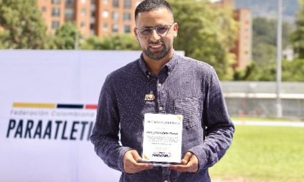 EL PRIMER MEDALLISTA PARALÍMPICO ELKIN SERNA RECIBIÓ UN EMOTIVO HOMENAJE EN MEDELLÍN