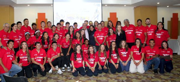 HOMENAJE DE LA FEDERACIÓN COLOMBIANA DE PATINAJE A LOS MUNDIALISTAS