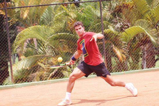 ALEJANDRO HOYOS, REMONTADA Y TIQUETE A LA SEGUNDA RONDA DEL M15 ORANGE PARK