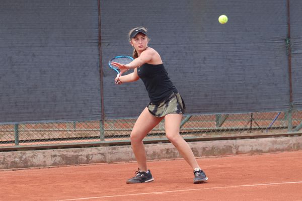 AMALIA HINESTROSA ENFILA BATERÍAS PARA EL SURAMERICANO SUB-14