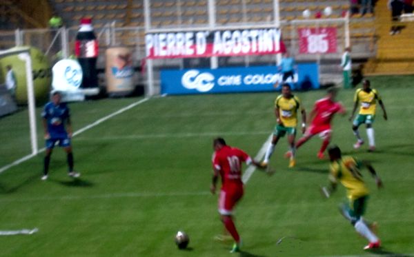 AMÉRICA GANÓ EN BOGOTÁ Y CLASIFICÓ DE QUINTO