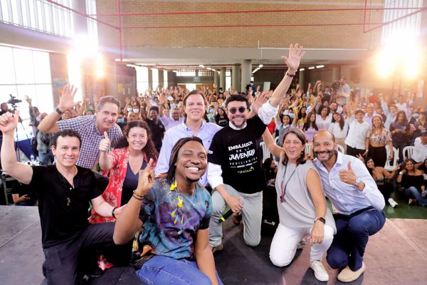 ANDRÉS CEPEDA ES NOMBRADO COMO EMBAJADOR DE LA JUVENTUD RESILIENTE