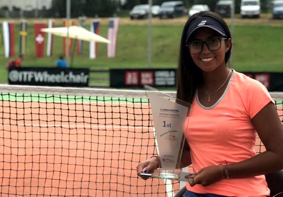 ANGÉLICA BERNAL CERRÓ CON TROFEO DE DOBLES SU GIRA POR EUROPA