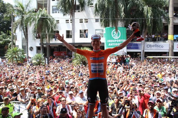 BOB JUNGELS MANDÓ EN MEDELLÍN Y ES NUEVO LÍDER