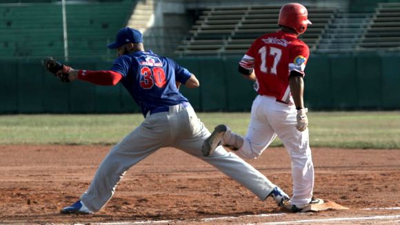 CAIMANES PROPINA PALIZA A TIGRES EN ROUND ROBIN