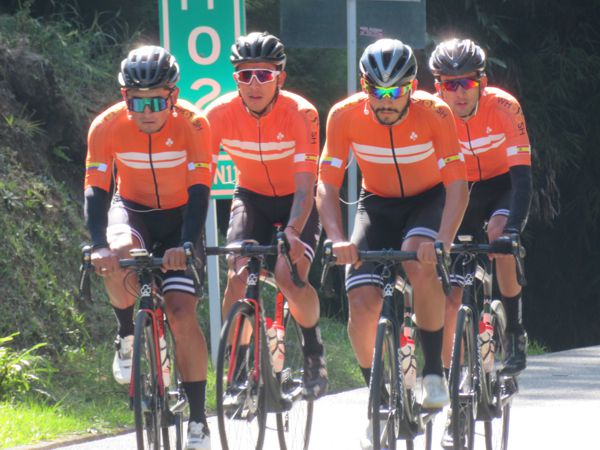 EL COLNAGO CM TEAM PONE EN MARCHA SU LOCOMOTORA