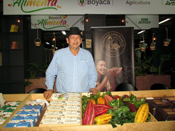 DISTRITO CHOCOLATE «UNA EMPRESA QUE NACE PARA VISIBILIZAR EL TRABAJO DE LOS CAMPESINOS ALREDEDOR DEL CACAO»