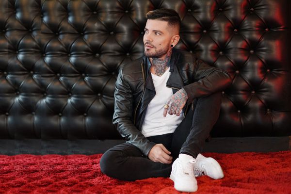 CARLOS ANGARITA, EL TATUADOR #1 EN COLOMBIA, SE LANZA COMO ACTOR