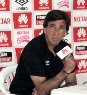 Gustavo Costas
