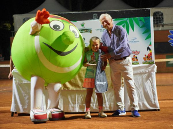 MÍA JIMÉNEZ ES LA CAMPEONA DE LA CATEGORÍA BOLA ROJA DEL XXIX TORNEO CHIQUITINES 2022