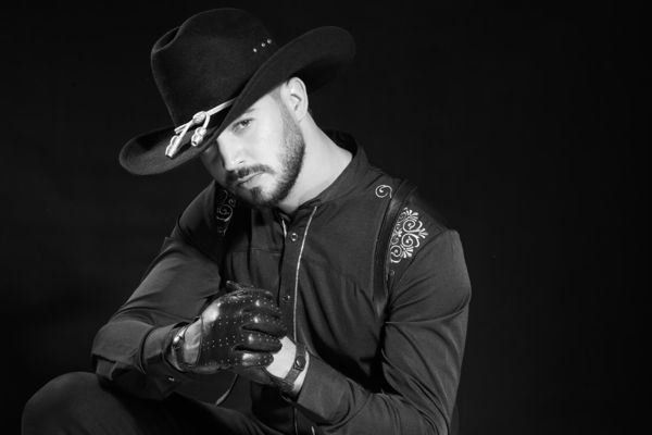 MIGUEL VAQUERO, PRESENTA “LA GEMELA”