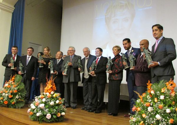 SEXTA VERSIÓN DE LOS PREMIOS AL MÉRITO MOMENTOS 2018