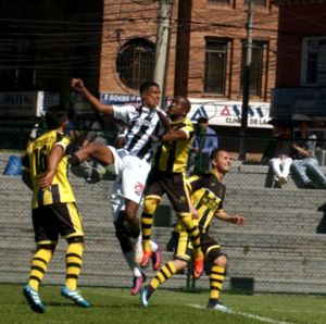 NACIONAL DE ELÉCTRICOS Y CENTENARIO ABREN LA SEGUNDA FECHA