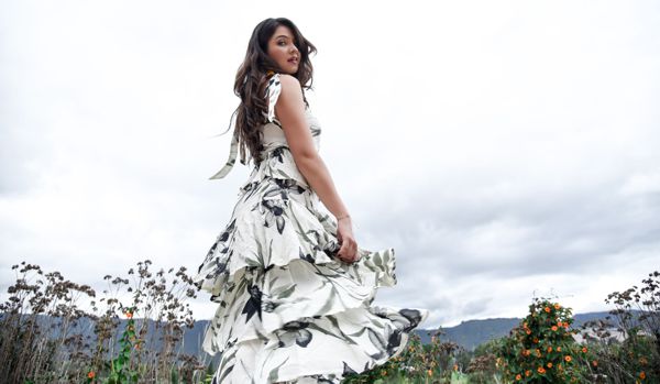 NATALY GRISALES NOS INVITA A ‘ESCAPAR’