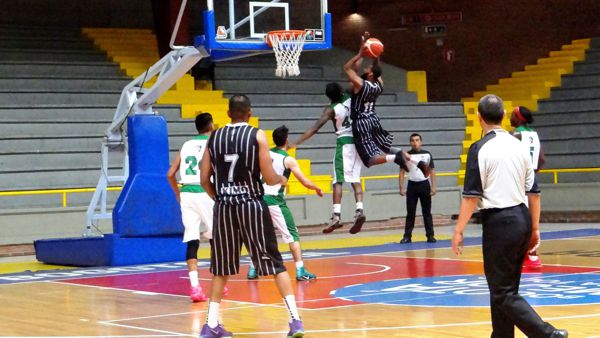 Piratas vs Águilas