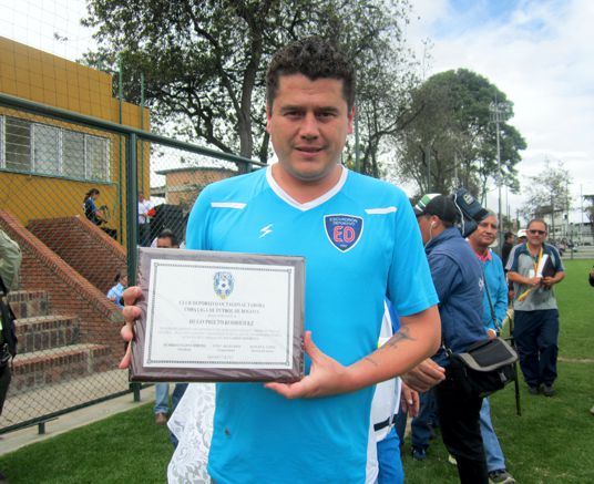 placa-hugo-prieto