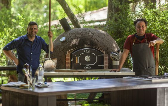 ROBERTO PETERSEN Y JUAN MANUEL HERRERA PONEN LOS “PANES Y POSTRES AL FUEGO” EN EL GOURMET