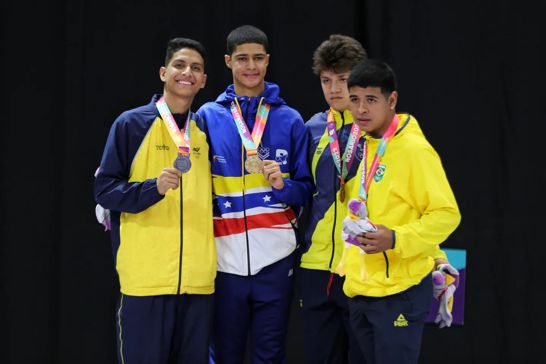 SANTIAGO OSPINA, PLATA EN EL INICIO DEL KARATE EN ROSARIO 2022