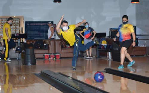 LA SELECCIÓN COLOMBIA DE BOWLING ENTRENÓ EN VALLEDUPAR
